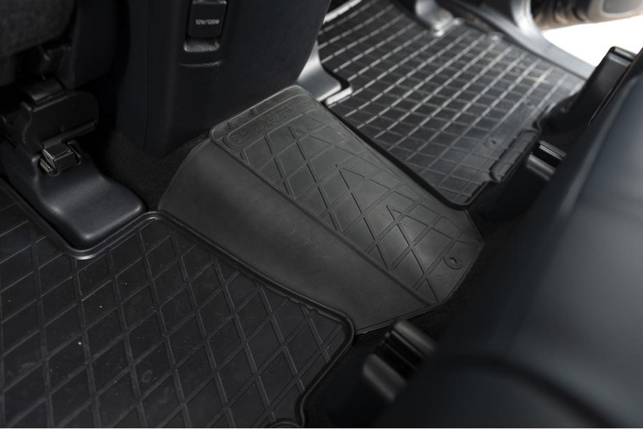 Toyota Land Cruiser Prado 150 2009-2023 Hintere Mittelsteg Gummimatte (Stingray Premium) Foto 3