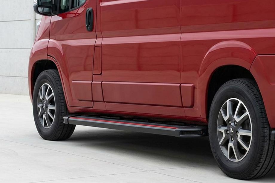 Fiat Ducato 2006-2025 Seitenschweller Maya Red (2 Stk., Aluminium) Langer Radstand Image