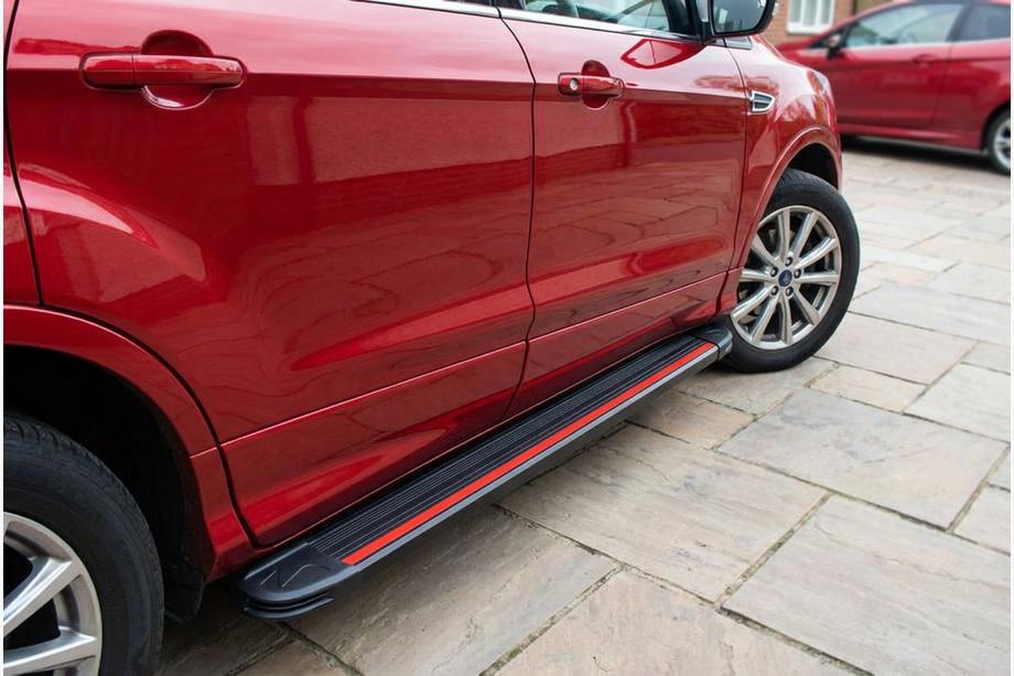 Ford Kuga/Escape 2013-2019 Seitenschweller Maya Red (2 Stk., Aluminium) Foto 1