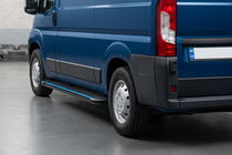 Fiat Ducato 2006-2025 Seitenschweller Maya Blue (2 Stk., Aluminium) Langer Radstand Foto 1