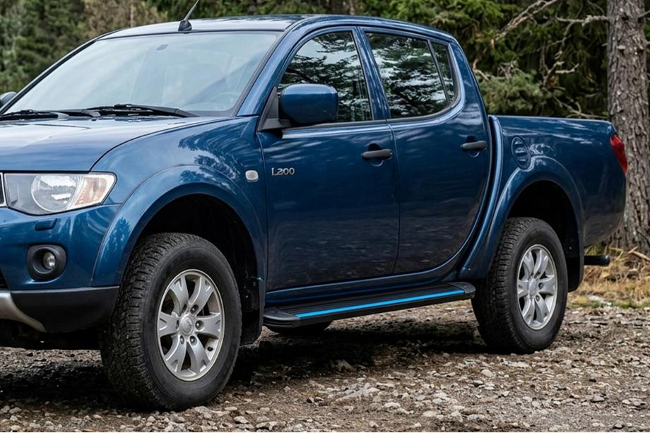 Mitsubishi L200 2015-2024 Seitenschweller Maya Blue (2 Stk., Aluminium) Foto 1
