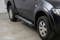 Fiat Fullback 2016- Seitenschweller New Vision Black (2 Stk., Aluminium) Foto 1