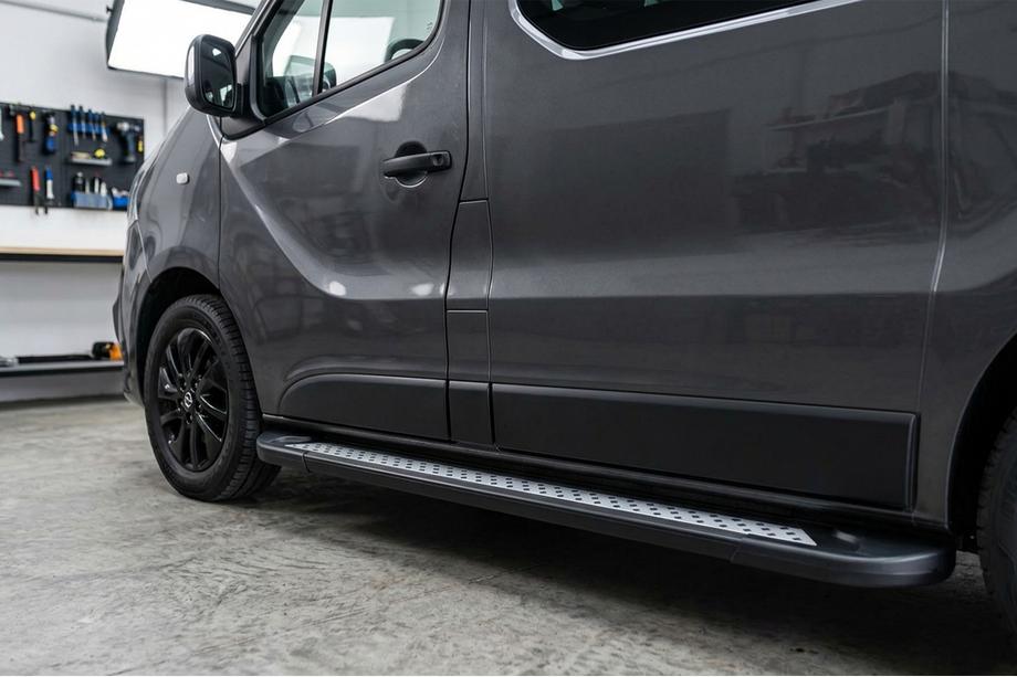 Nissan Primastar 2002-2014 Seitenschweller New Vision Black (2 Stk., Aluminium) Langer Radstand Foto 1