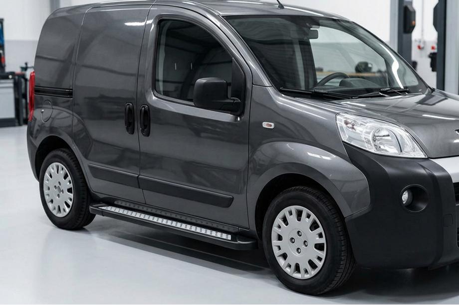 Peugeot Bipper 2008-2017 Seitenschweller New Vision Black (2 Stk., Aluminium) Foto 1