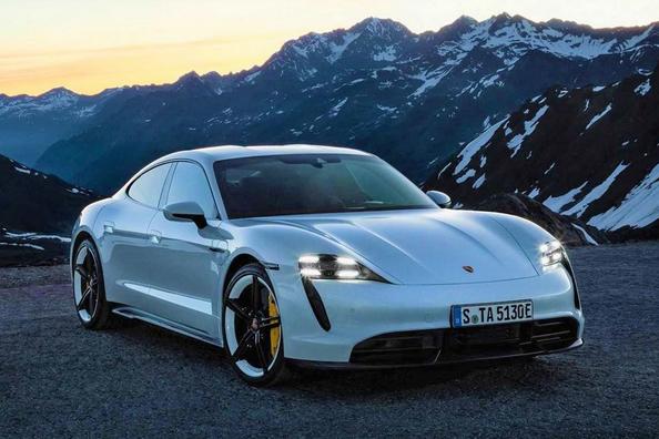 Elektrischer vier-Rad-Antrieb Sport-Limousine Porsche Taycan Foto 15