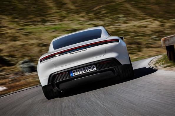 Elektrischer vier-Rad-Antrieb Sport-Limousine Porsche Taycan Foto 14