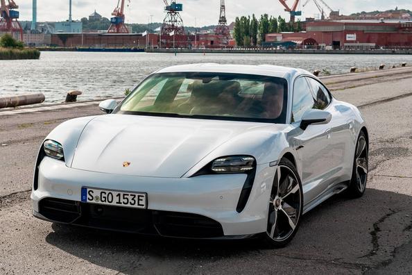 Elektrischer vier-Rad-Antrieb Sport-Limousine Porsche Taycan Foto 4