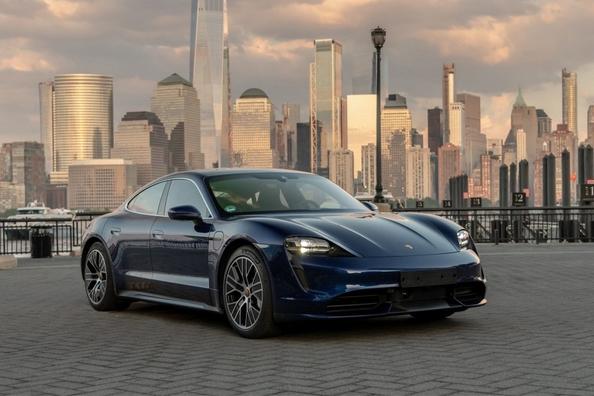 Elektrischer vier-Rad-Antrieb Sport-Limousine Porsche Taycan Foto 13
