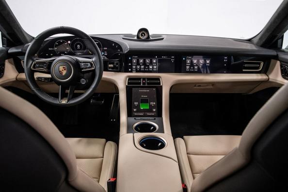 Elektrischer vier-Rad-Antrieb Sport-Limousine Porsche Taycan Foto 7