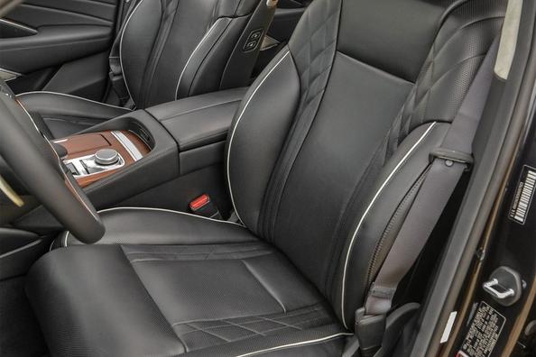 Die zweite Generation der Business-Limousine KIA K900 Foto 8
