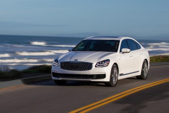 Die zweite Generation der Business-Limousine KIA K900 Foto 1