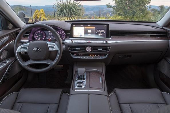 Die zweite Generation der Business-Limousine KIA K900 Foto 7