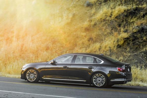 Die zweite Generation der Business-Limousine KIA K900 Foto 15
