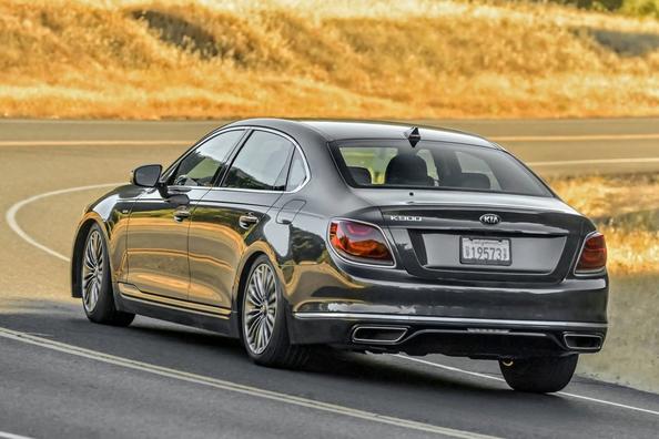 Die zweite Generation der Business-Limousine KIA K900 Foto 14