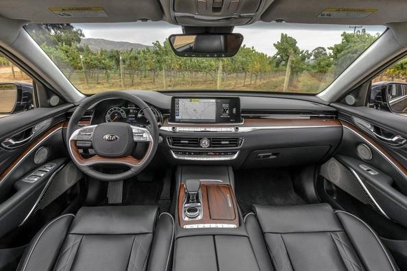 Die zweite Generation der Business-Limousine KIA K900 Foto 6