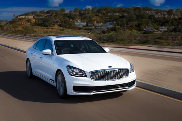 Die zweite Generation der Business-Limousine KIA K900 Foto 2
