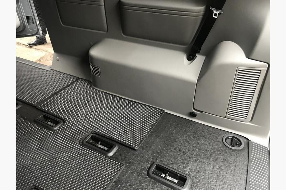 Volkswagen T5 2010-2015 EVA-Fußmatten V1 (langer Radstand, kompletter Innenraum, schwarz) Foto 6