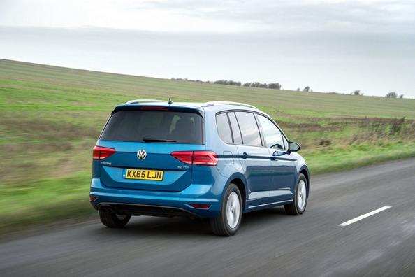 Bewertung des Volkswagen Touran Kompaktwagens der zweiten Generation Foto 2