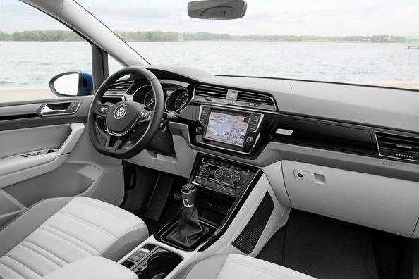 Bewertung des Volkswagen Touran Kompaktwagens der zweiten Generation Foto 6