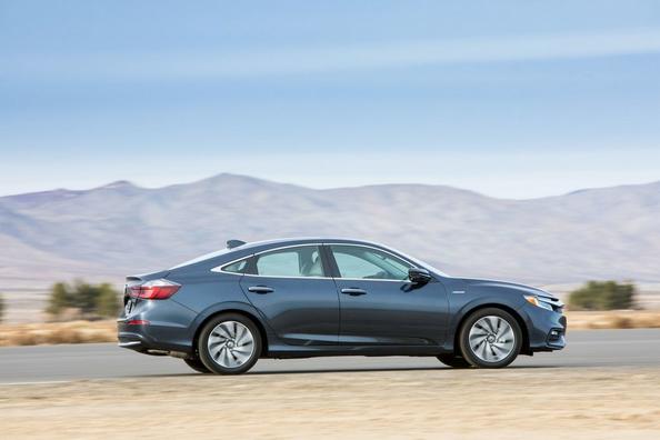 Die Dritte Generation der Hybrid-Limousine Honda Insight Foto 11