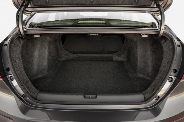 Die Dritte Generation der Hybrid-Limousine Honda Insight Foto 9