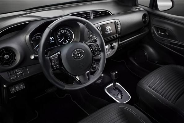 Überprüfung der aktualisierten Kleinwagen-Schrägheck Toyota Yaris Foto 9