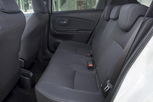Überprüfung der aktualisierten Kleinwagen-Schrägheck Toyota Yaris Foto 10