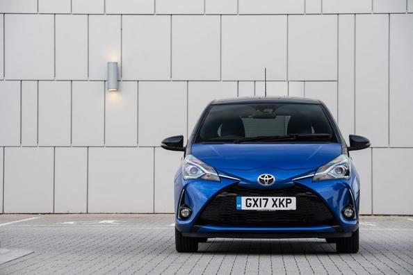 Überprüfung der aktualisierten Kleinwagen-Schrägheck Toyota Yaris Foto 6