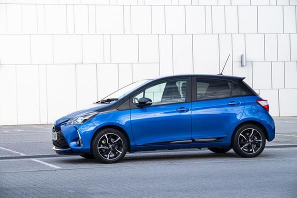 Überprüfung der aktualisierten Kleinwagen-Schrägheck Toyota Yaris Foto 5