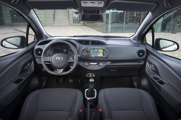 Überprüfung der aktualisierten Kleinwagen-Schrägheck Toyota Yaris Foto 7