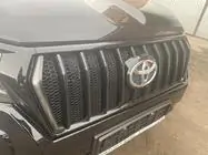 Toyota Land Cruiser Prado 150 2009-2023 Frontgrill 2017↗ LED (Zeus Black, mit Black Wimpern) Foto 7