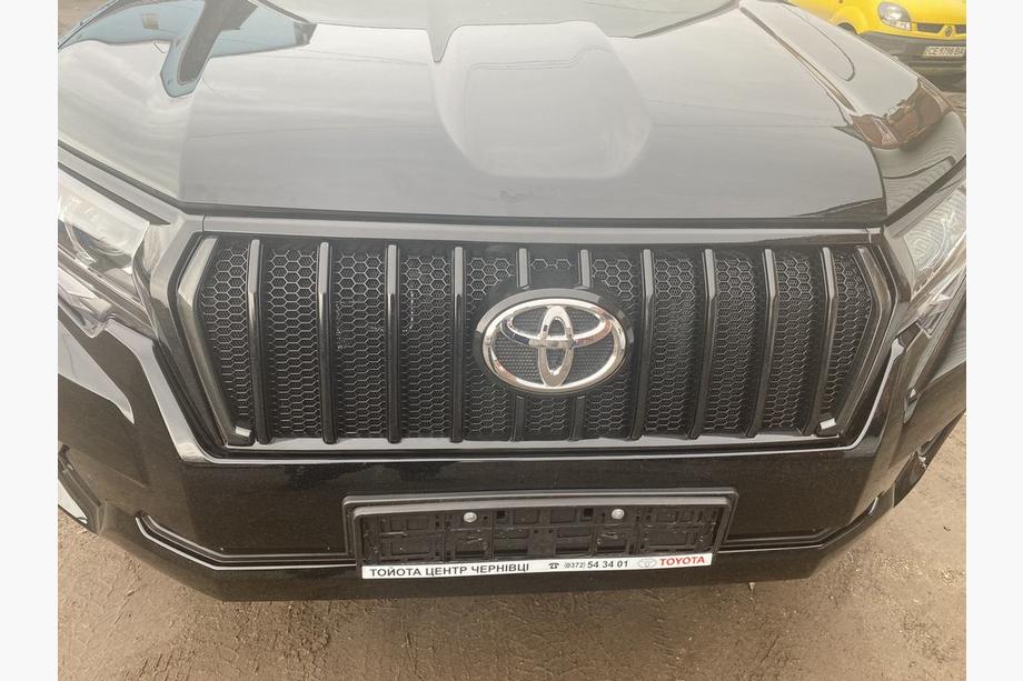 Toyota Land Cruiser Prado 150 2009-2023 Frontgrill 2017↗ LED (Zeus Black, mit Black Wimpern) Foto 8