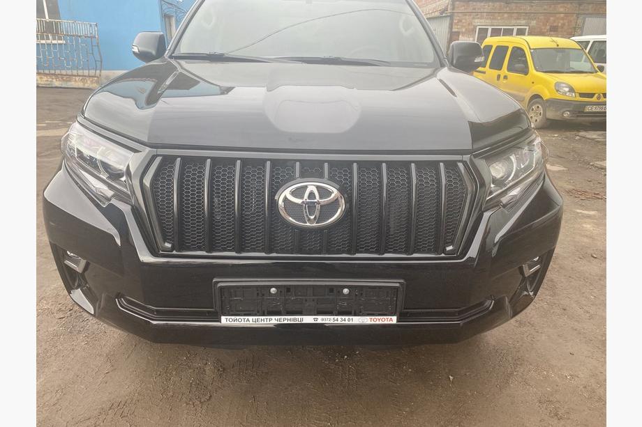 Toyota Land Cruiser Prado 150 2009-2023 Frontgrill 2017↗ LED (Zeus Black, mit Black Wimpern) Foto 11