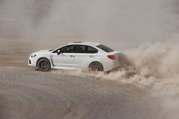 Aktualisierte Sport-Limousine Subaru WRX Foto 4