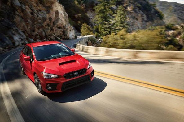 Aktualisierte Sport-Limousine Subaru WRX Foto 1