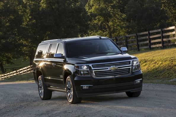 Übersicht des großen SUV Chevrolet Suburban Foto 1