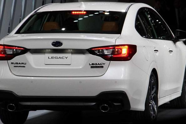 Übersicht der siebten Generation des Subaru Legacy Limousine Foto 6