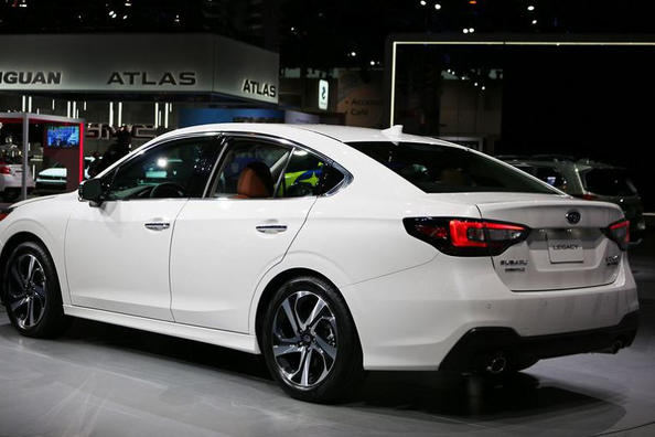Übersicht der siebten Generation des Subaru Legacy Limousine Foto 16