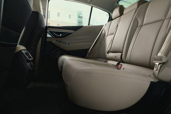 Übersicht der siebten Generation des Subaru Legacy Limousine Foto 14