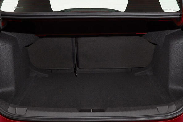 Überblick über das Budget der kompakten Limousine Chevrolet Onix Foto 12