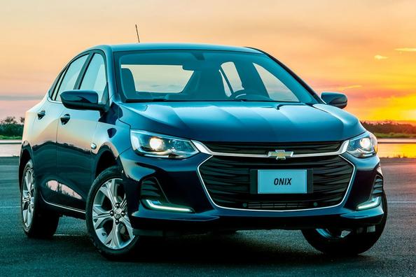 Überblick über das Budget der kompakten Limousine Chevrolet Onix Foto 3