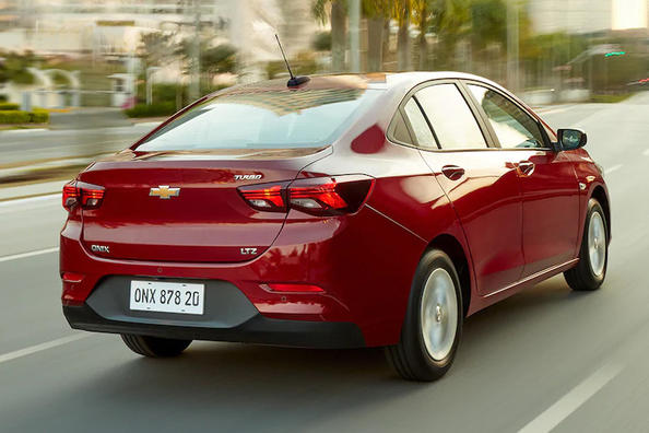 Überblick über das Budget der kompakten Limousine Chevrolet Onix Foto 4