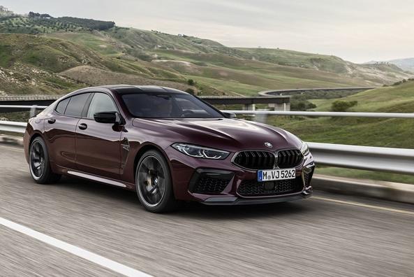Überblick über die Sport-Limousine BMW M8 Gran Coupe Foto 3