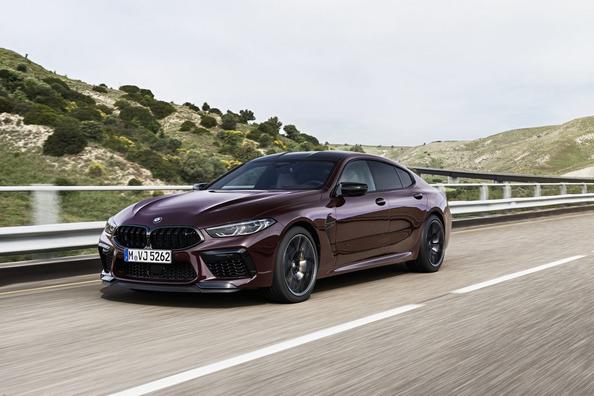 Überblick über die Sport-Limousine BMW M8 Gran Coupe Foto 2