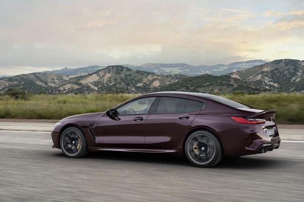 Überblick über die Sport-Limousine BMW M8 Gran Coupe Foto 7