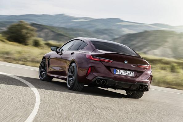 Überblick über die Sport-Limousine BMW M8 Gran Coupe Foto 4