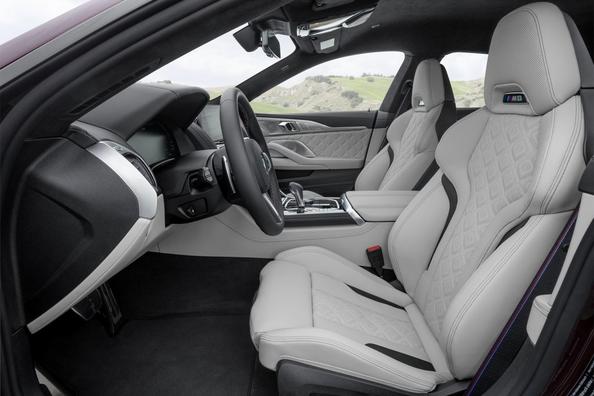 Überblick über die Sport-Limousine BMW M8 Gran Coupe Foto 11