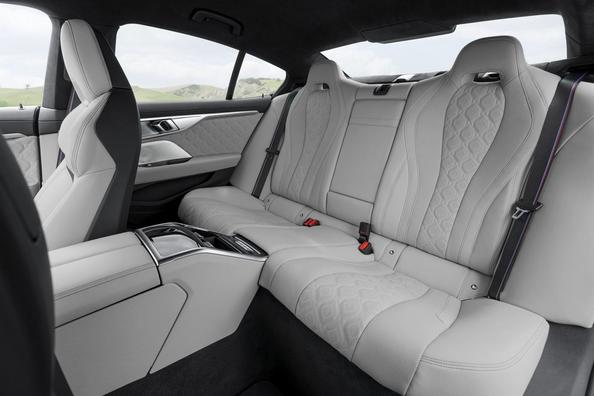 Überblick über die Sport-Limousine BMW M8 Gran Coupe Foto 14