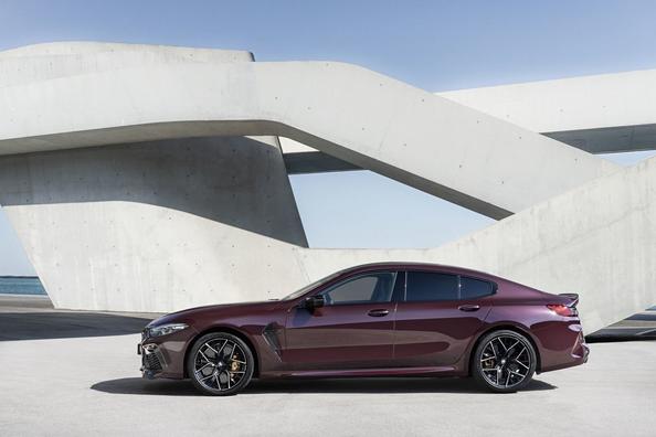Überblick über die Sport-Limousine BMW M8 Gran Coupe Foto 9