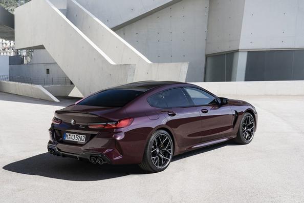 Überblick über die Sport-Limousine BMW M8 Gran Coupe Foto 8
